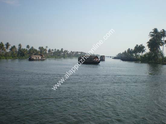kerala houseboat in alappuzha